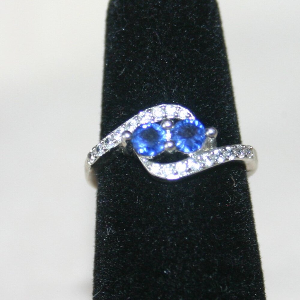 Women's Fashion Ring SIlver Tone 2 Blue Glass Sapphires Size5 1/2 RG33